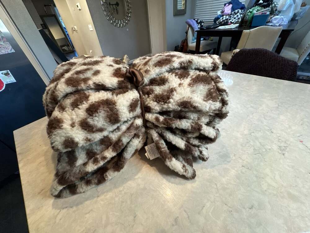 Mainstays Leopard Faux Fur Throw Blanket 50x60 Inches
